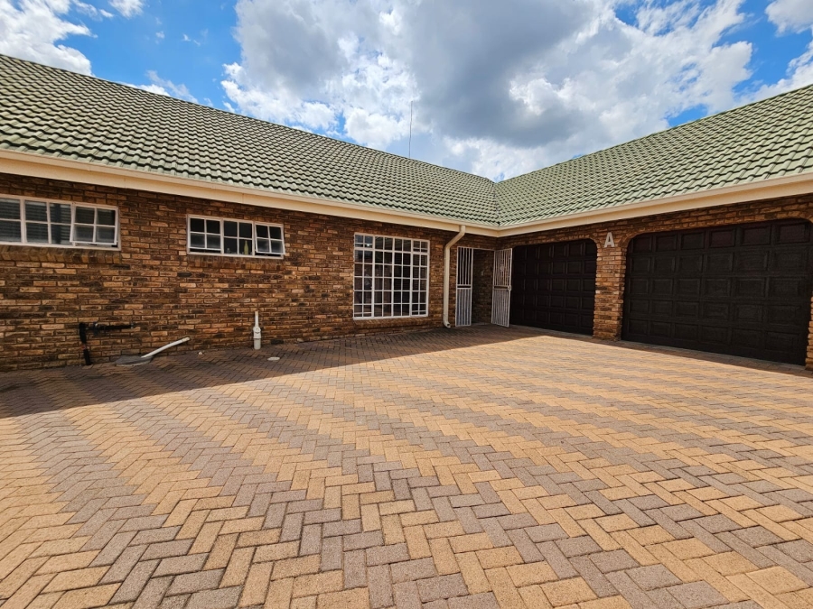 3 Bedroom Property for Sale in Van Der Hoff Park North West
